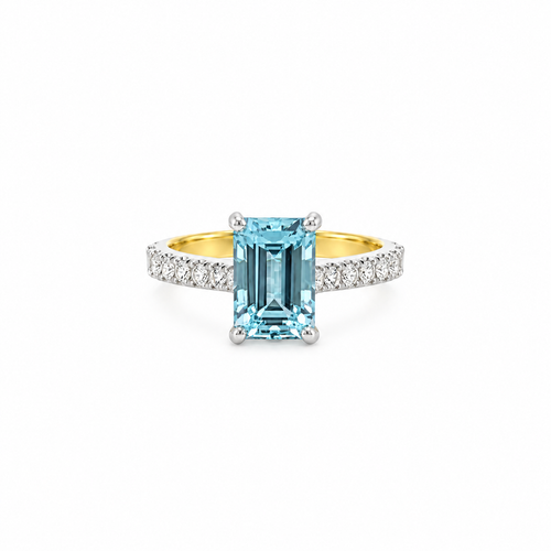 18ct yellow gold and platinum ring featuring a 2.76ct emerald-cut aquamarine with 0.45ct diamond-set shoulders