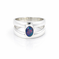 Ring With A Split Band Set With An Opal In Silver