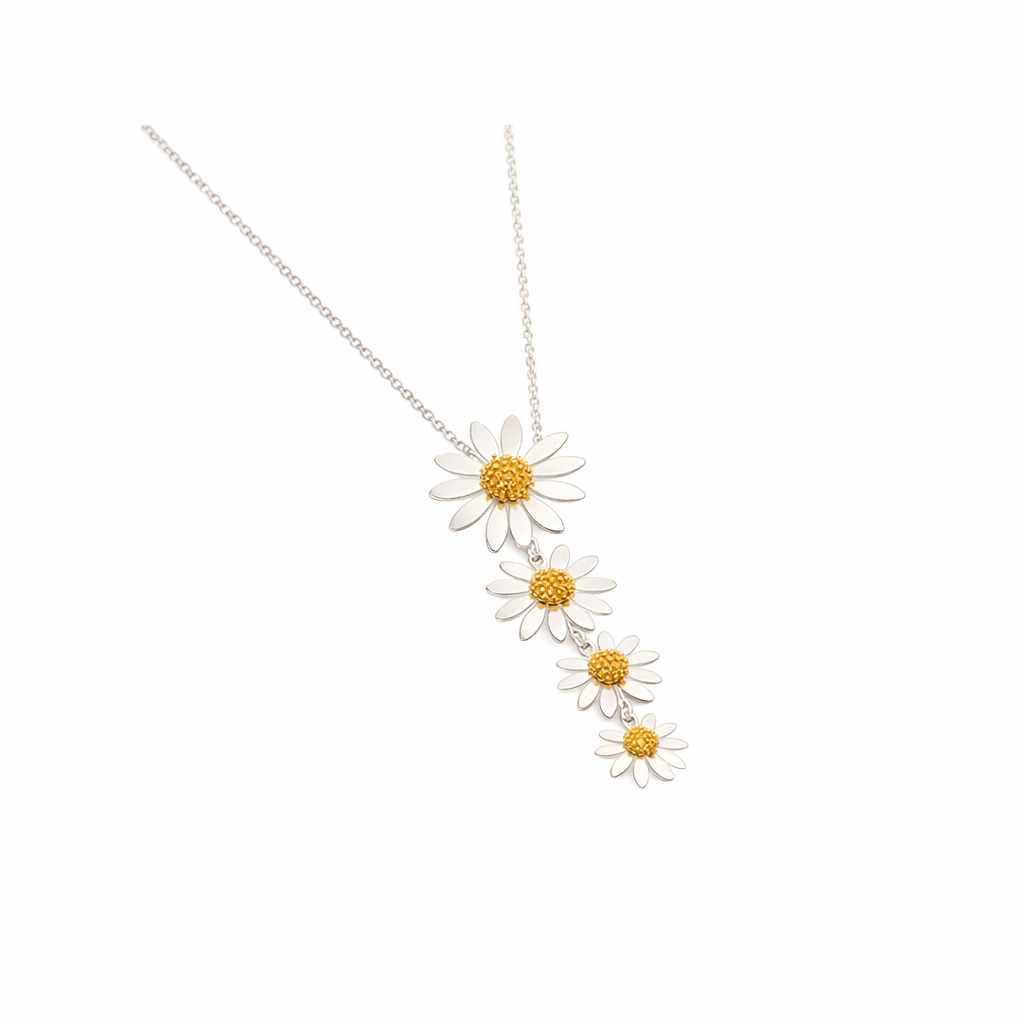 Necklace With Daisy Pendant In Silver